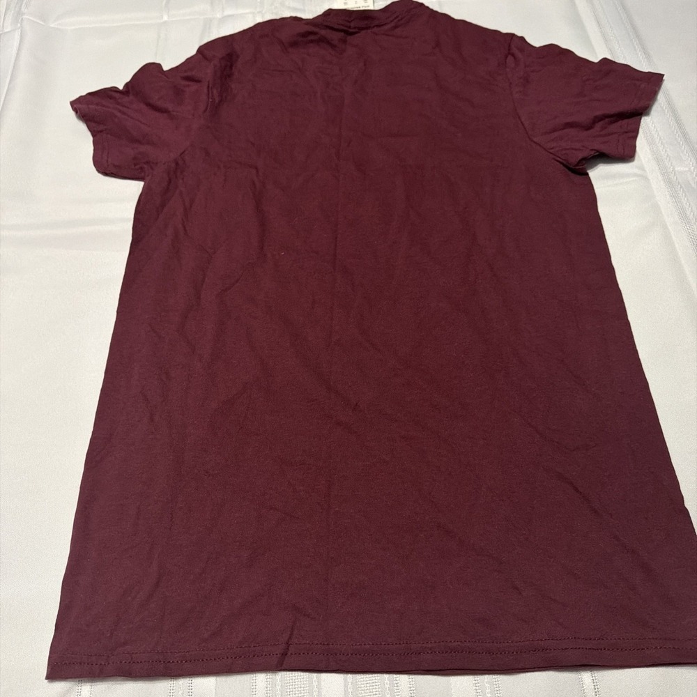 Harry Potter Hogwarts Alumni T-Shirt Maroon Size L NWOT New With Sticker - Picture 5 of 5